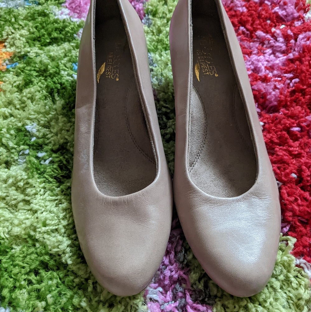 Aerosoles HeelRest Pumps - Picture 3 of 5